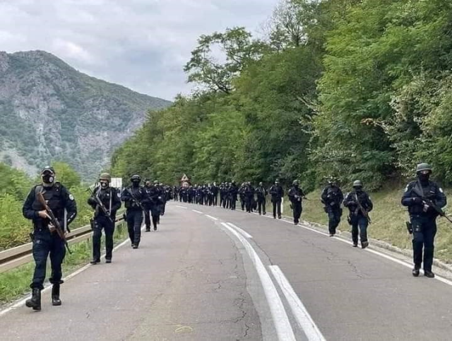 Kosova'da polis ile Sırp grup arasındaki çatışmalar devam ediyor: Ölü sayısı 4'e yükseldi