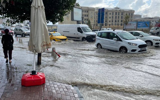 İstanbullular cumartesi gecesine dikkat! Arnavutköy ve Başakşehir hattı yine ağır yağış riski altında