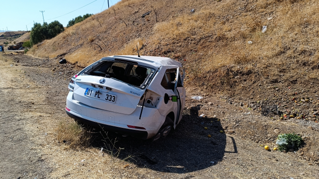 Kafa kafaya çarpışan otomobiller hurdaya döndü: 1 ölü, 2 yaralı