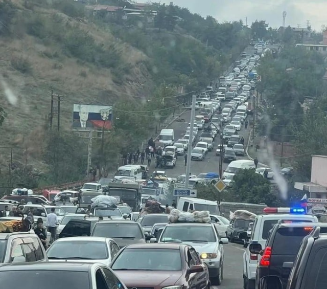 Azerbaycan'ın operasyonu sonrası Karabağ'ı terk eden Ermenilerin sayısı 42 bin 500'e ulaştı