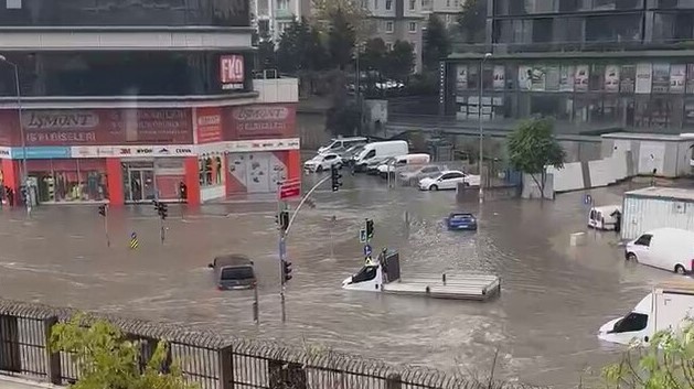 Son Dakika! Ekrem İmamoğlu: İstanbul'da etkili olan yağış pazartesi gününe kadar devam edecek