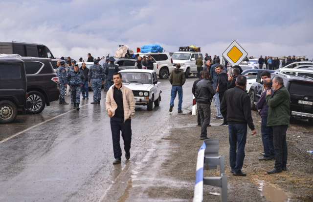 Karabağ'da 20 kişinin öldüğü patlama çok sayıda kişinin yakıt almak için depo önünde beklediği sırada meydana gelmiş