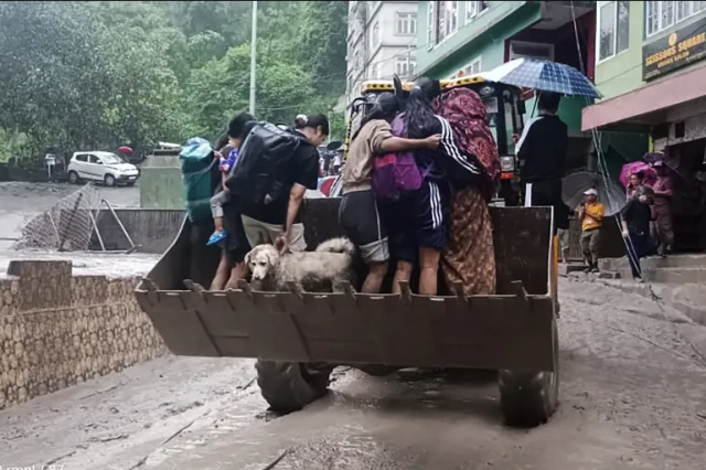 Hindistan'da sel felaketi! 14 kişi can verdi, onlarca insan kayıp