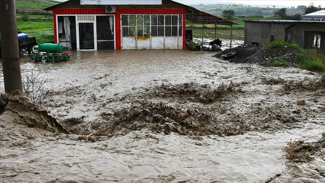 Meteoroloji'den 11 il için turuncu ve kodlu uyarı yapıldı, Samsun'da eğitime 1 gün ara verildi