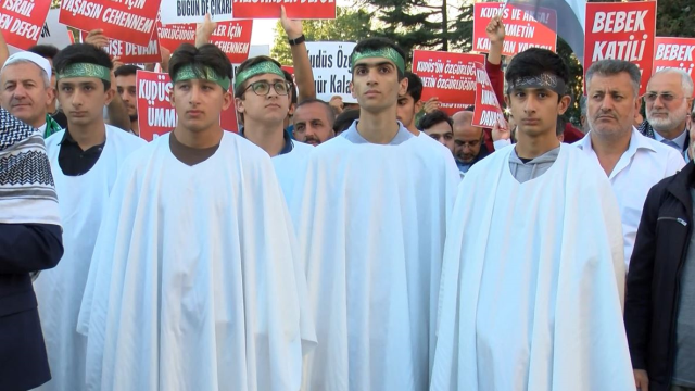 HÜDA PAR'lılar İsrail başkonsolosluğu önünde kefen giyerek eylem yaptı