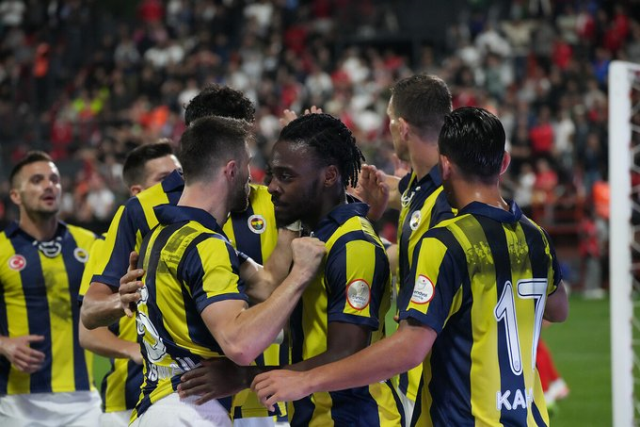 Son Dakika: Kanarya 10'da 10 yaptı! Fenerbahçe, Süper Lig'in 10. haftasında Pendikspor'u deplasmanda 5-0 yendi