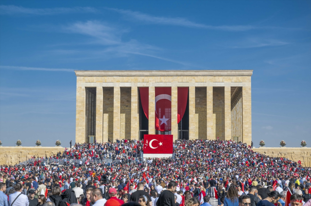 Başkent'te gururlandıran tablo! Cumhuriyet'in 100. yılı için SOLOTÜRK'ten nefes kesen gösteri