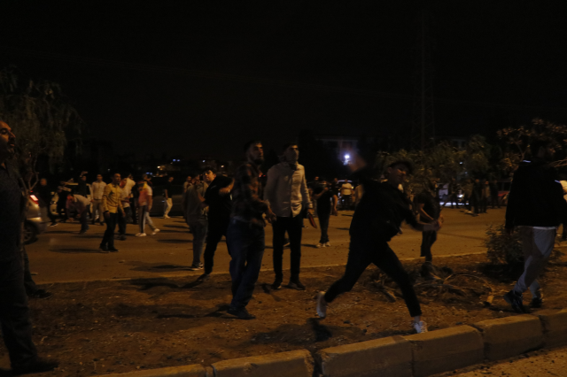 İsrail'in Gazze'deki kanlı saldırısını protesto eden Adanalılar, ABD konsolosluğunu taşladı