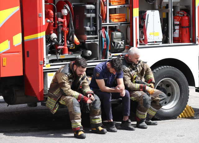 Eksi 2. katta çıkan yangında 1 itfaiye eri şehit oldu, ikisinin durumu ağır