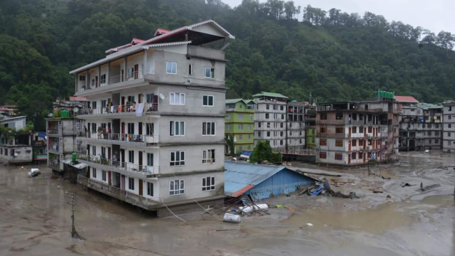 Hindistan'daki sel felaketinde ölü sayısı 42'ye yükseldi