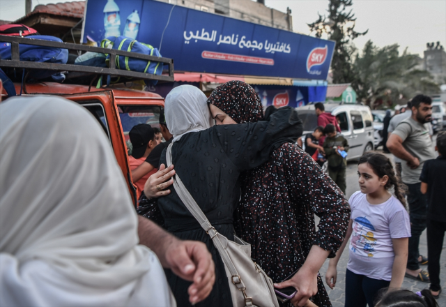 İsrail, Gazze'deki Şifa Hastanesi'nin ameliyathane bölümünü vurdu