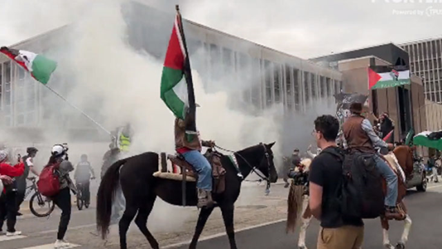 ABD'de 10.000 kişiik Filistin'e destek protestosunda Texaslı kovboylar dikkat çekti