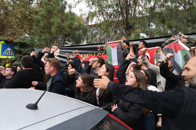 Fidan-Blinken görüşmesi sürerken bakanlık önünde protesto gösterisi düzenleyen kadın gözaltına alındı