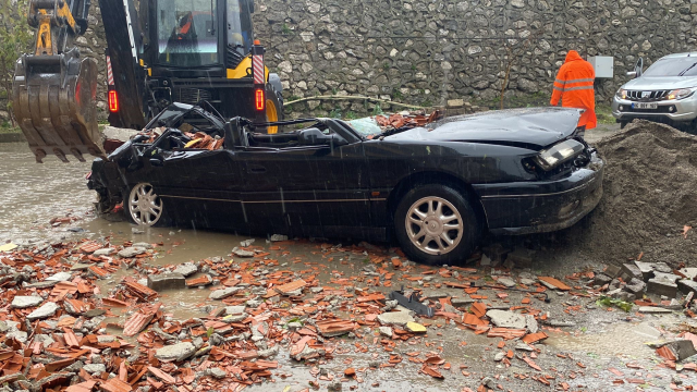 Zonguldak'ta fırtınada kaybolan gemiden haber yok! Şehirde okullar tatil edildi, evler sular altında kaldı