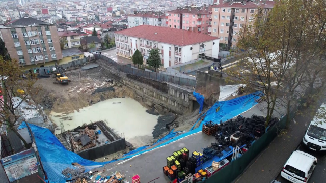 İstanbul'da fırtına can aldı! 1 kişi hayatını kaybetti, istinat duvarları çöktü, yollar göle döndü