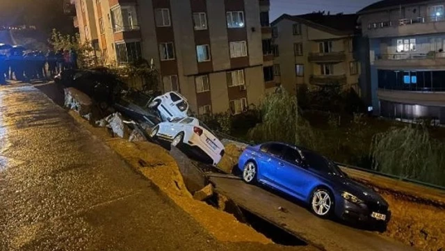 Bursa'da sağanak yağış nedeniyle istinat duvarı çöktü, 5 katlı apartman boşaltıldı