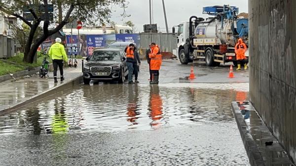 Ankara'da sağanak yağışın ardından cadde ve sokaklar göle döndü