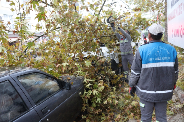 Ankara'da sağanak yağışın ardından cadde ve sokaklar göle döndü