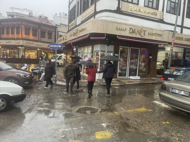 Ankara'da sağanak yağışın ardından cadde ve sokaklar göle döndü