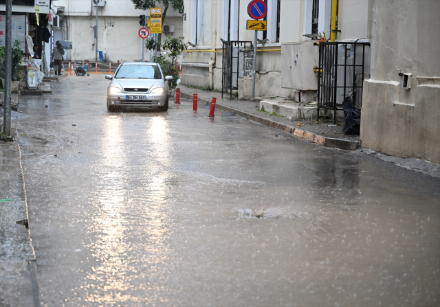 Ankara'da sağanak yağışın ardından cadde ve sokaklar göle döndü