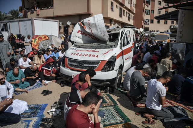 İsrail ordusu, Gazze'de 2 çocuk hastanesini tanklarla kuşattı! Giriş çıkış yapılamıyor, hastanenin önündeki araçlar yanıyor