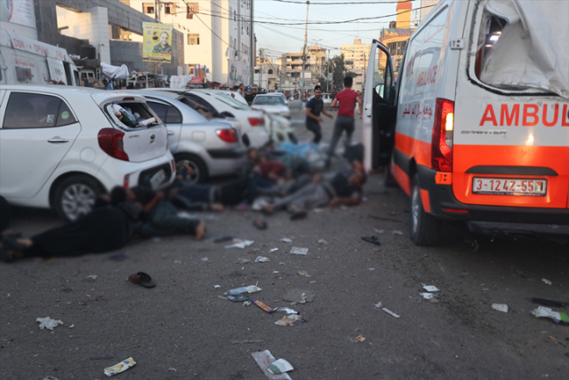 İsrailli askerlerden Şifa baskınında vahşi saldırı! Erkekleri çıplak halde gözaltına aldılar, acil serviste silah sesleri duyuldu