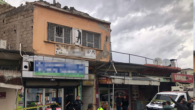 Hatay'da depremde yıkılan duvarın altından 286. günde ceset çıktı