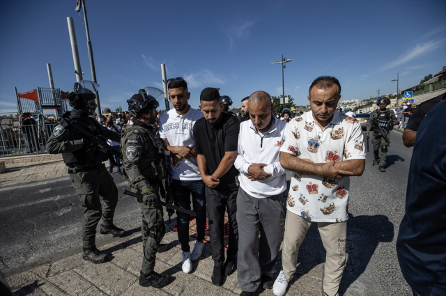 İsrail askerleri, bu cuma da Müslümanlara zulmetti! Namaz vakti Mescid-i Aksa bomboş kaldı