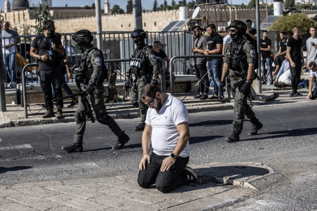 İsrail askerleri, bu cuma da Müslümanlara zulmetti! Namaz vakti Mescid-i Aksa bomboş kaldı