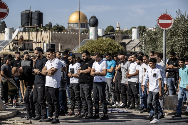 İsrail askerleri, bu cuma da Müslümanlara zulmetti! Namaz vakti Mescid-i Aksa bomboş kaldı