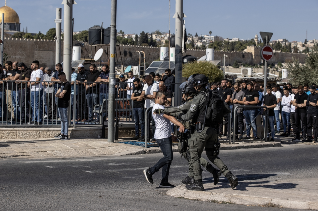 İsrail askerleri, bu cuma da Müslümanlara zulmetti! Namaz vakti Mescid-i Aksa bomboş kaldı