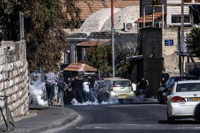 İsrail askerleri, bu cuma da Müslümanlara zulmetti! Namaz vakti Mescid-i Aksa bomboş kaldı