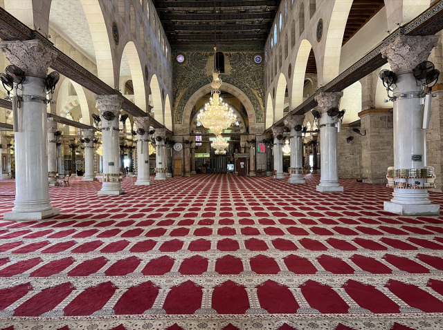 İsrail askerleri, bu cuma da Müslümanlara zulmetti! Namaz vakti Mescid-i Aksa bomboş kaldı