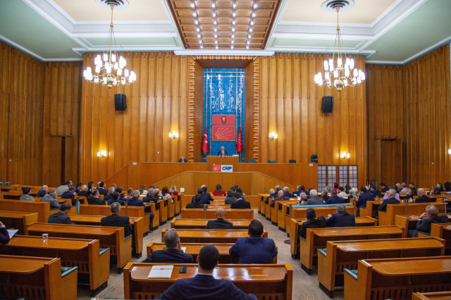 Yargıtay'ın AYM üyeleri hakkında suç duyurusunda bulunmasına CHP lideri Özel'den sert tepki: Halkı bu kalkışmayı bastırmaya davet ediyoruz