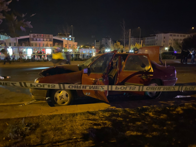 Konya'da yolun karşısına geçmeye çalışan yayalara otomobil çarptı: 5 ölü, 1 yaralı