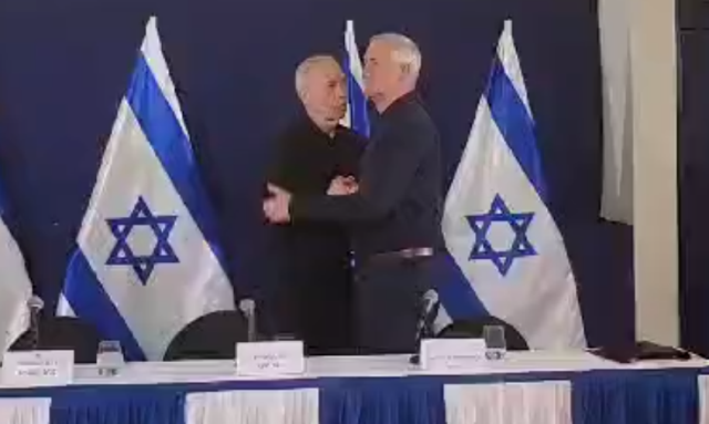 Katil Netanyahu darbeyi en yakınındakilerden yedi! Birlik mesajı vermek isterken toplantı boyunca yalnız bırakıldı