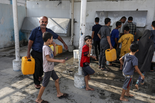 İsrail, Gazze Şeridi'ne 7 Ekim'den beri ilk kez yakıt girişini kabul etti