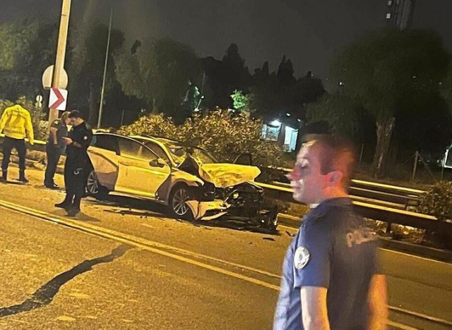 Ters yöne giren motosiklet otomobille çarpıştı: 3 genç hayatını kaybetti