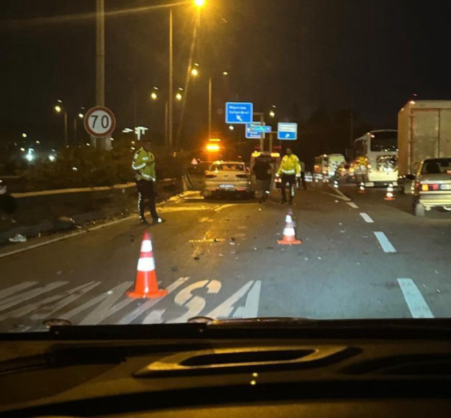 Ters yöne giren motosiklet otomobille çarpıştı: 3 genç hayatını kaybetti