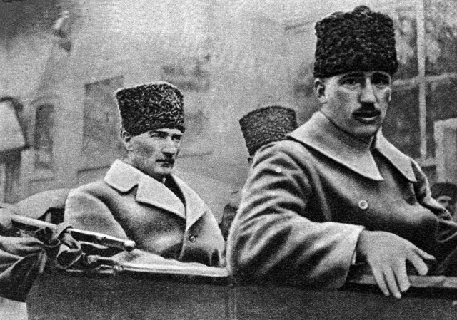 Ulu Önder Mustafa Kemal Atatürk'ü aramızdan ayrılışının 85. yıl dönümünde sevgi, saygı ve hasretle anıyoruz