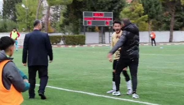 2-3 saniye sonrası skandal! Türk futbolunun neden gelişmediğini en net gösteren kare