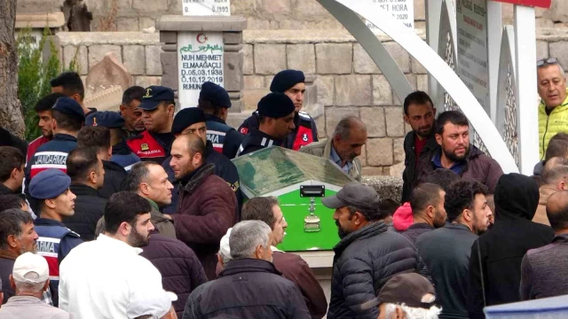 Kafasına sert bir cisimle vurularak öldürülen kadının eşi ve 2 oğlu gözaltına alındı