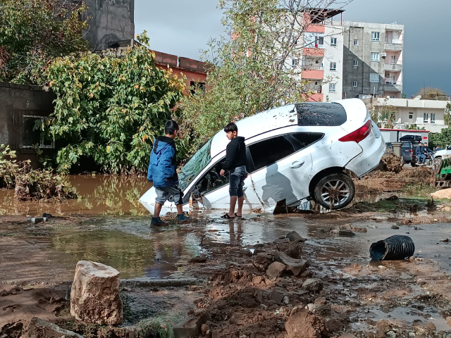 Selde can veren babaanne ve torunlarıyla ilgili acı detay! Evin duvarı yıkılınca suya kapılmışlar