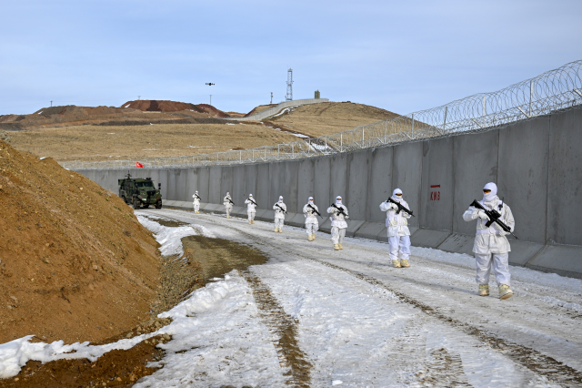 Van-İran sınırına örülen güvenlik duvarının 170 kilometresi tamamlandı