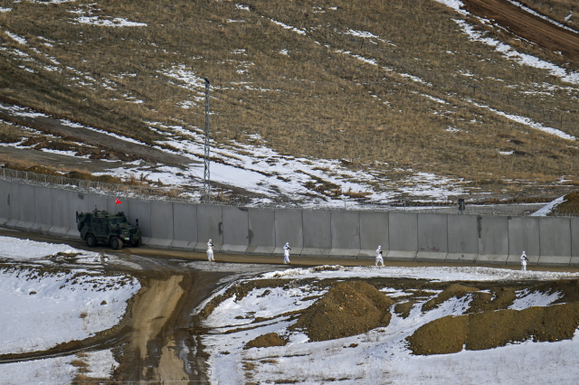 Van-İran sınırına örülen güvenlik duvarının 170 kilometresi tamamlandı