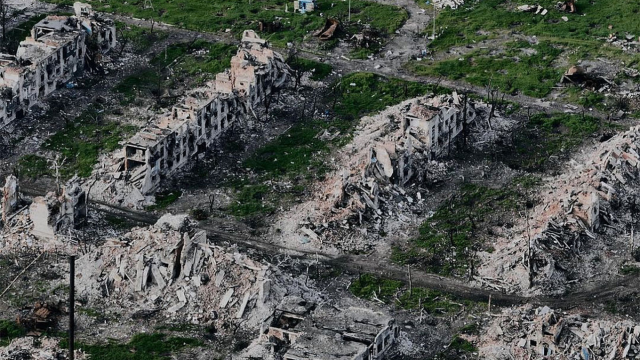 Rusya, Donetsk'teki Maryinka'yı kontrol altına aldı