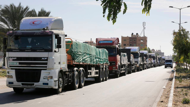 İsrail üzerinden Gazze'ye insani yardım geçişi başladı