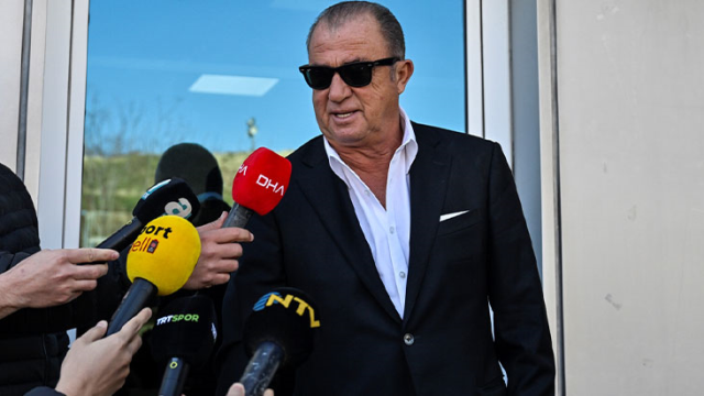 Ne diyeceği merak konusuydu! Komşuya transfer olan Terim'den havaalanında 2 cümlelik açıklama