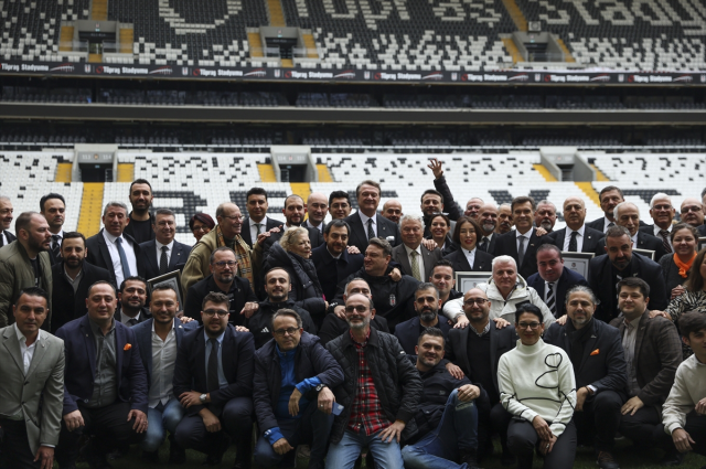 Beşiktaş'ın yeni başkanı Hasan Arat mazbatasını aldı! Futbolun başına Feyyaz Uçar getirildi