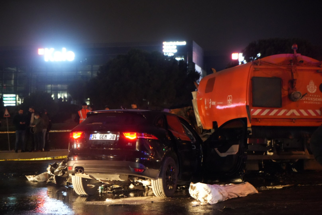 İstanbul'da ciple temizlik aracı çarpıştı: 2 ölü, 2 yaralı